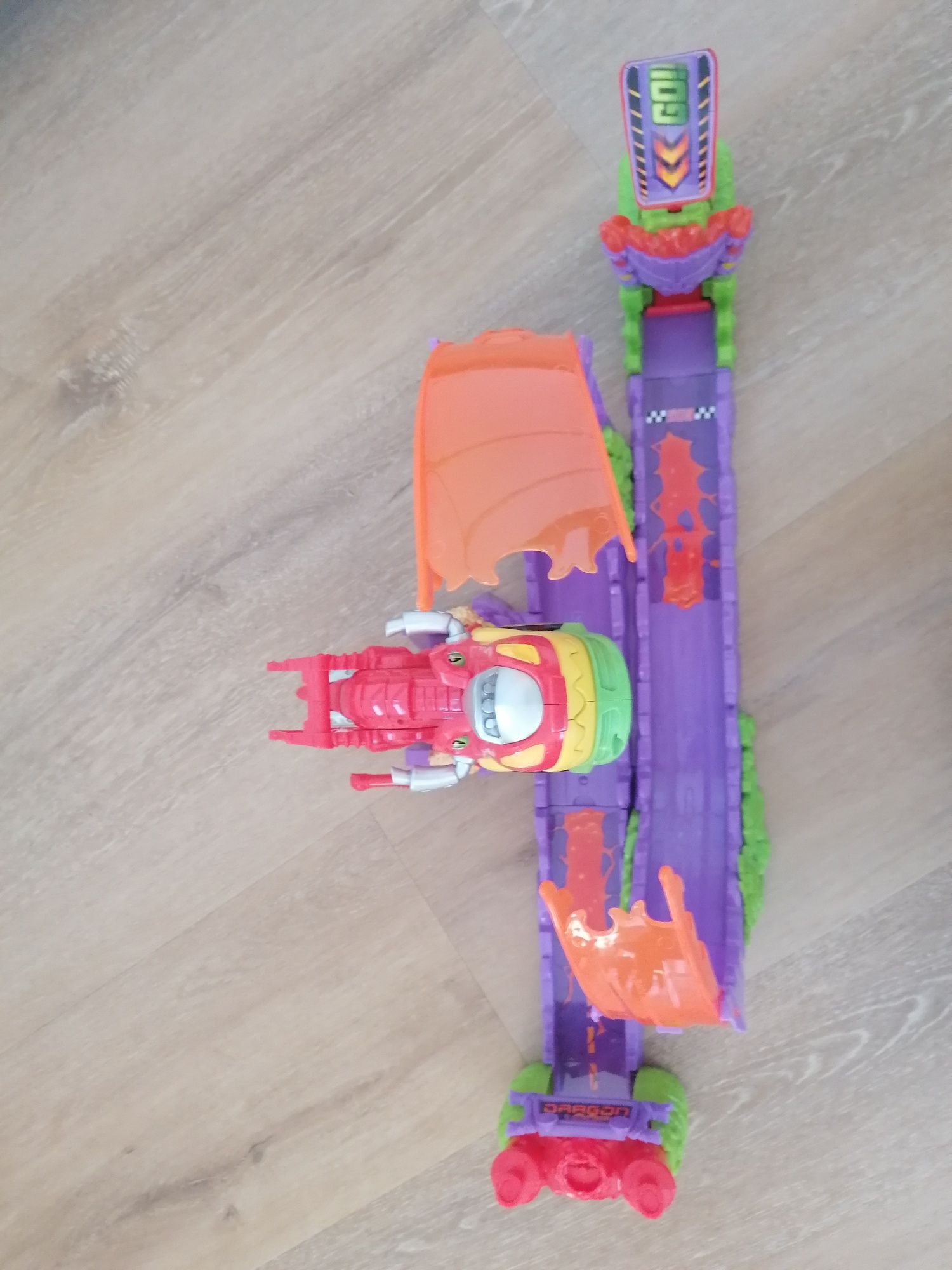 T-Racers Dragon Loop Zestaw z wyrzutnią Magic Box