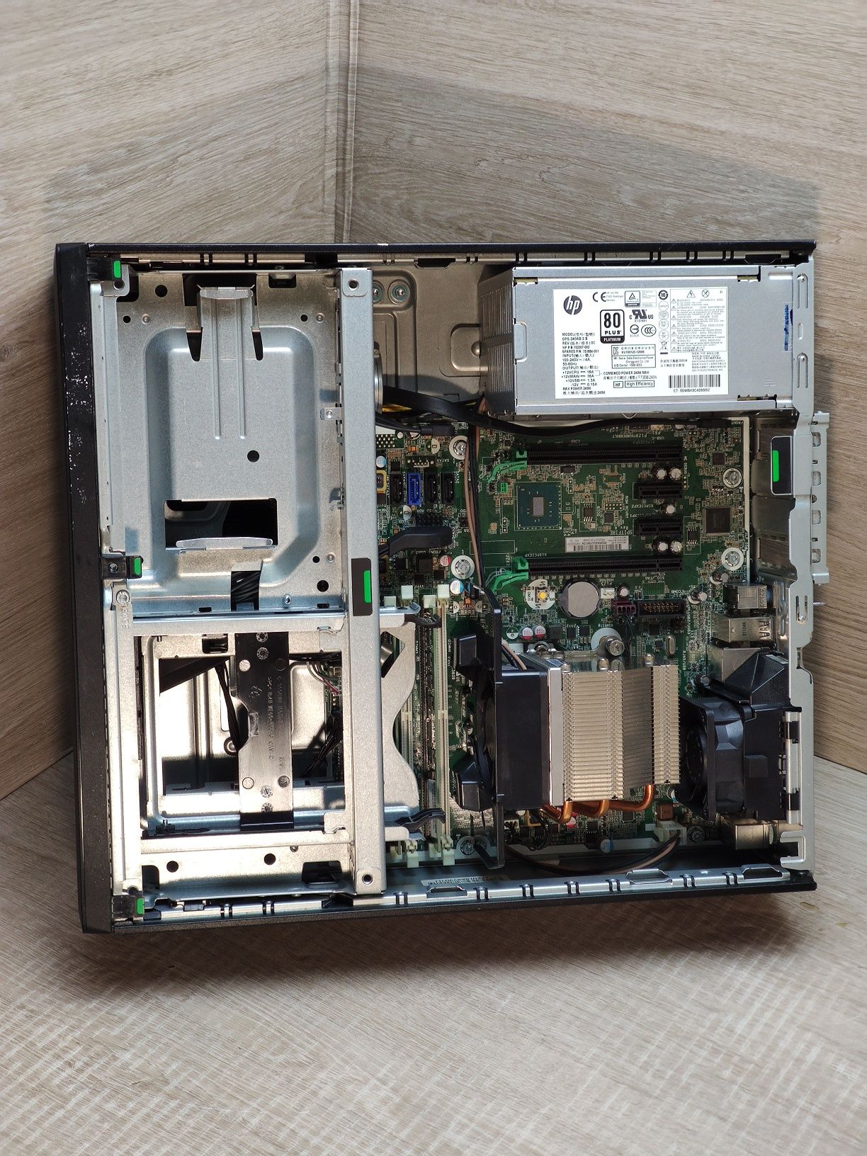 HP Z240 Workstation SFF(Xeon E3-1230v5(і7-6700)/8gb ddr4)