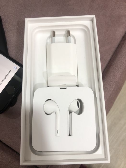 Iphone SE Preto 64GB cabo e fones