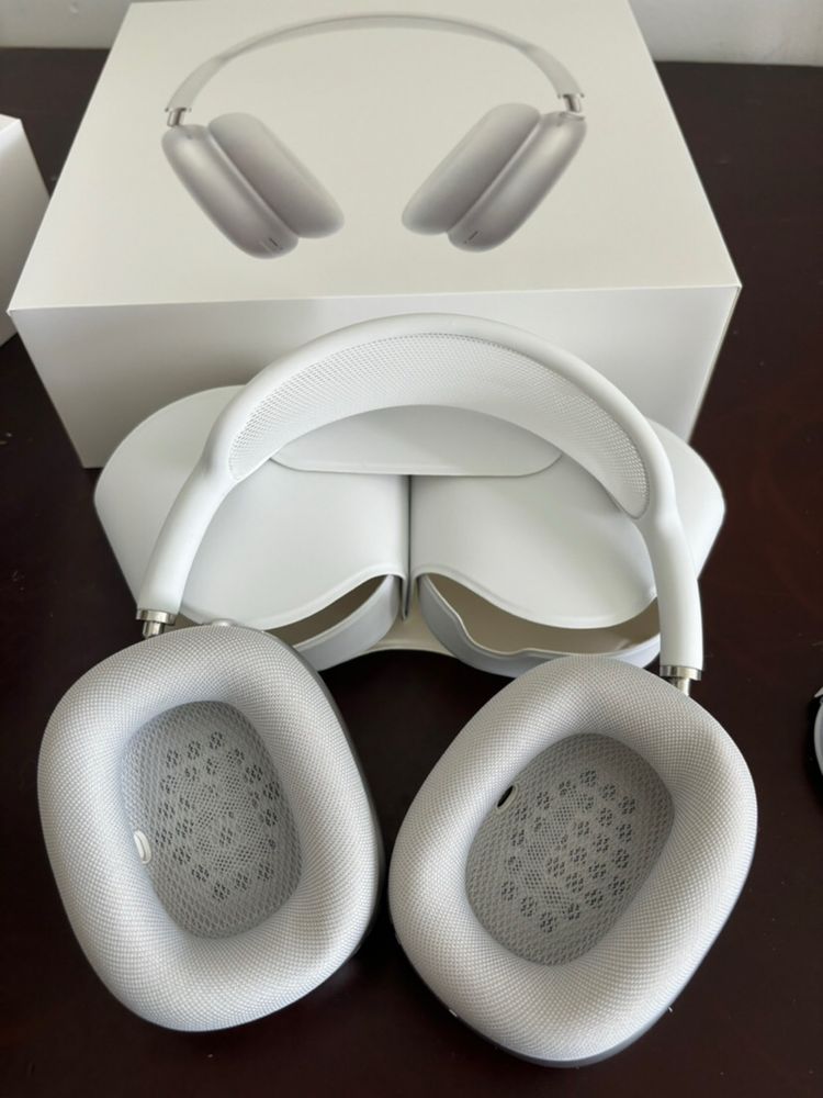 Air Pods Retro Max 2024