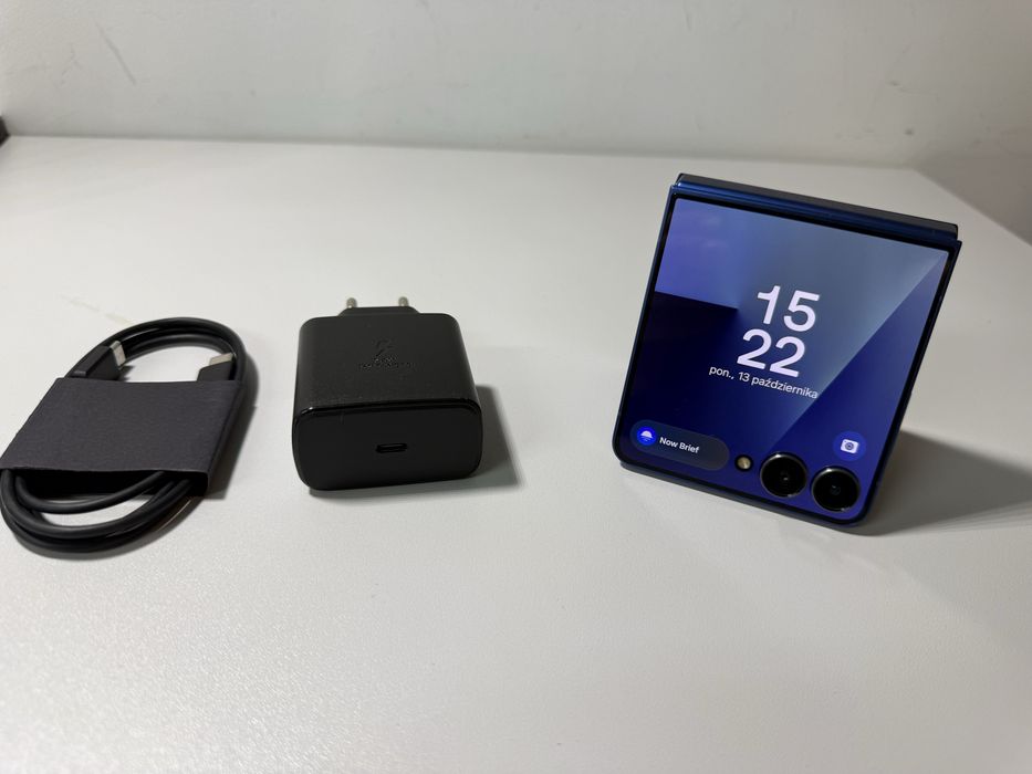 SAMSUNG Galaxy Z Flip 7 12/256 GB/ Idealny / Wrocław sklep