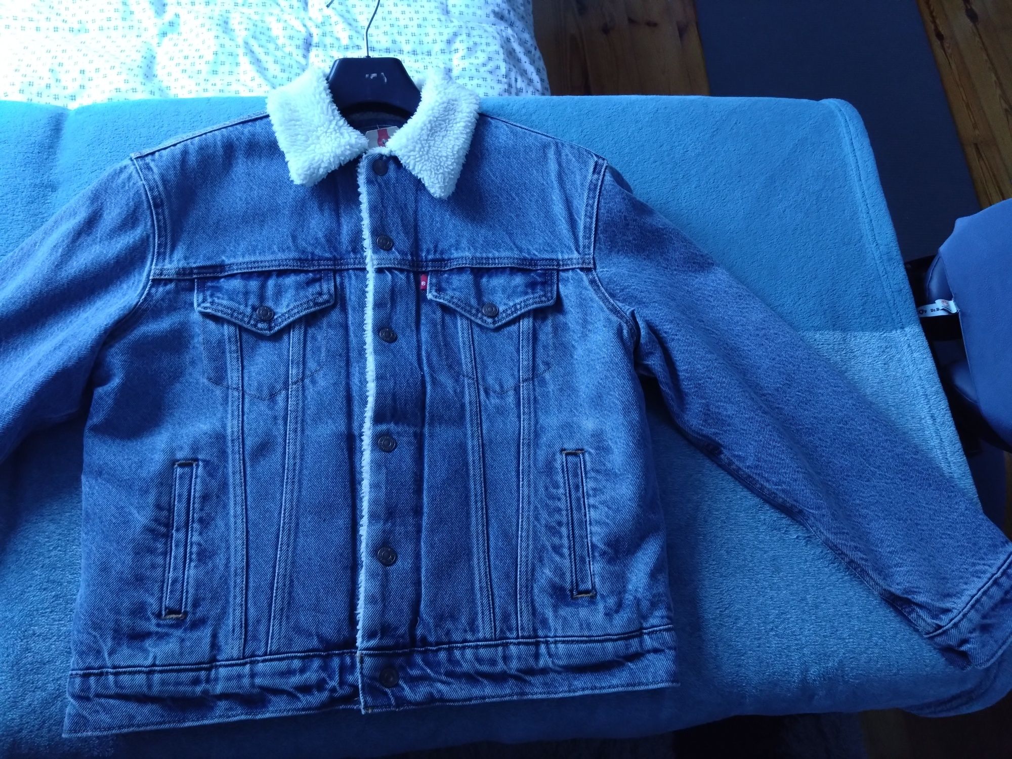 Kurtka Levi's Ex-BF Trucker Jacket Sherpa jeansowa denimowa