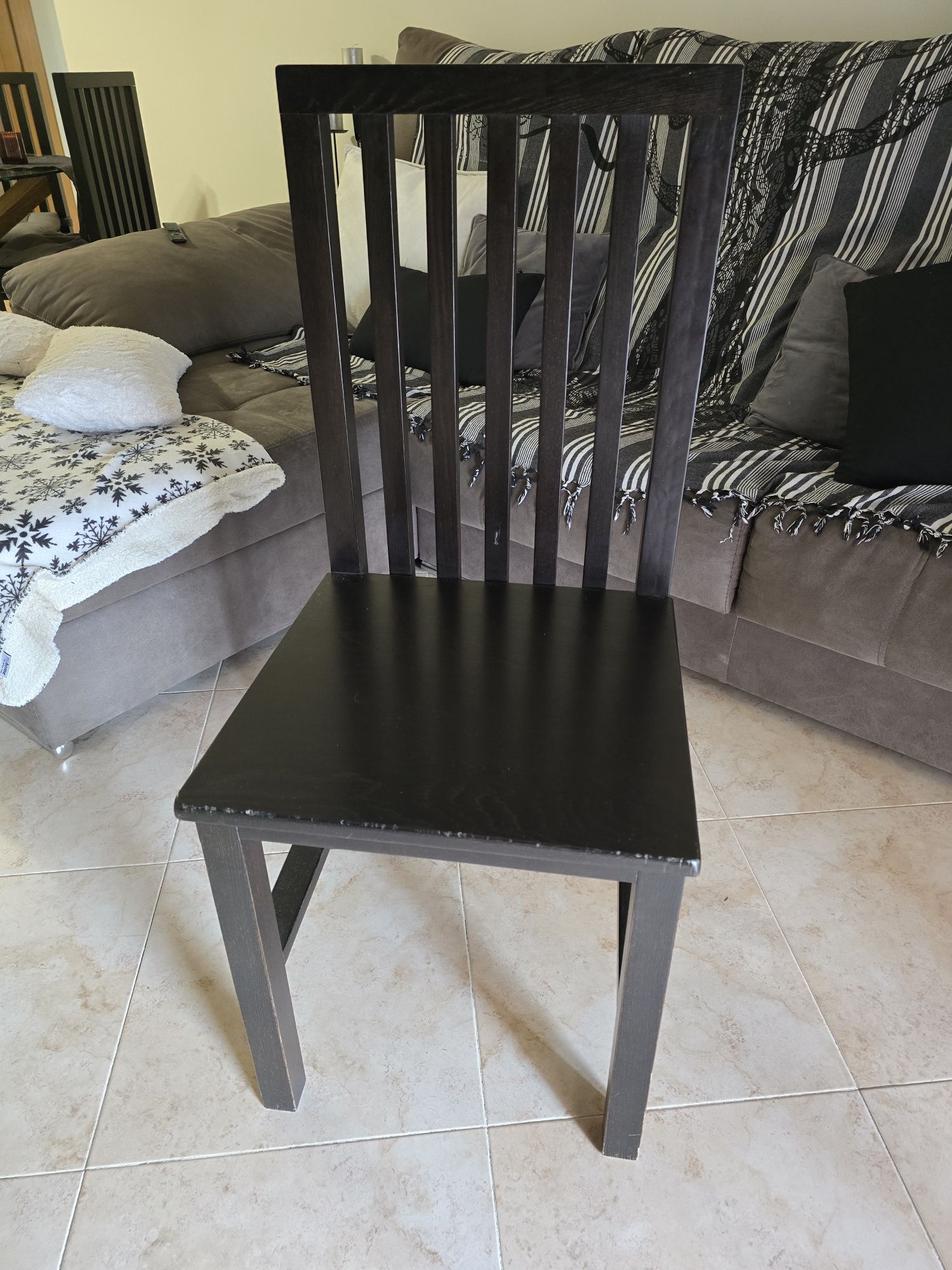 Conjunto de cadeiras de jantar