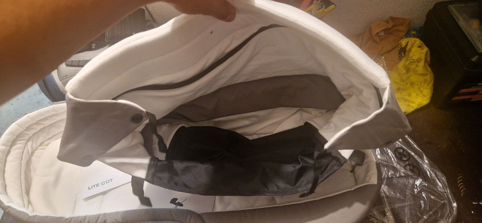 Lite cot cinzento