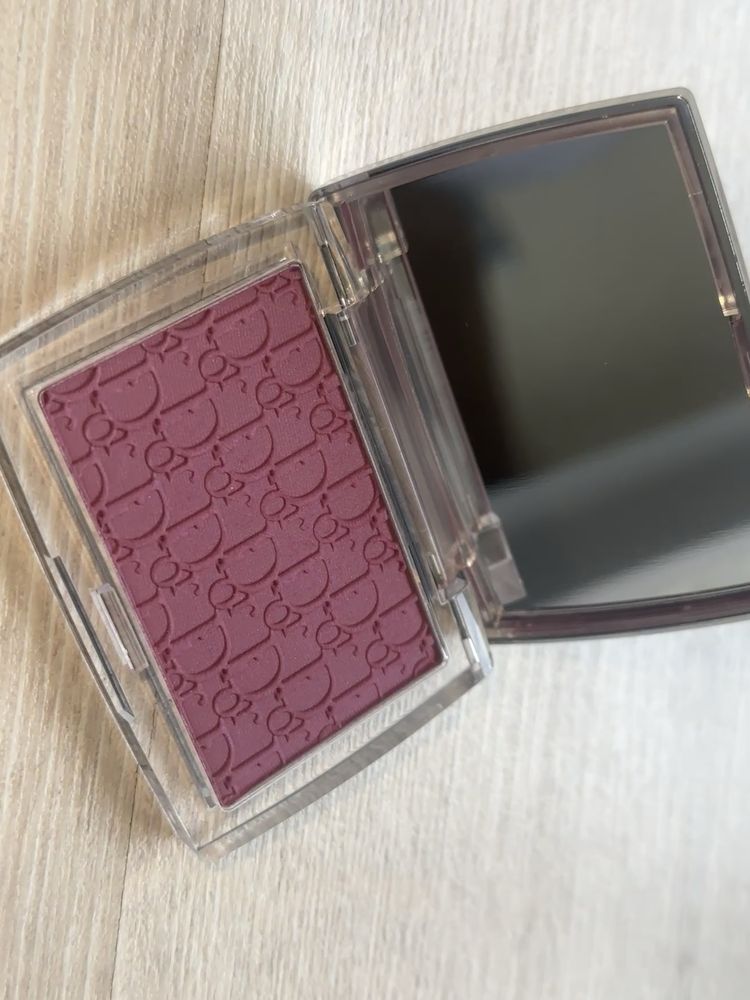 Продам румяна от DIOR оттенок 006 BERRY