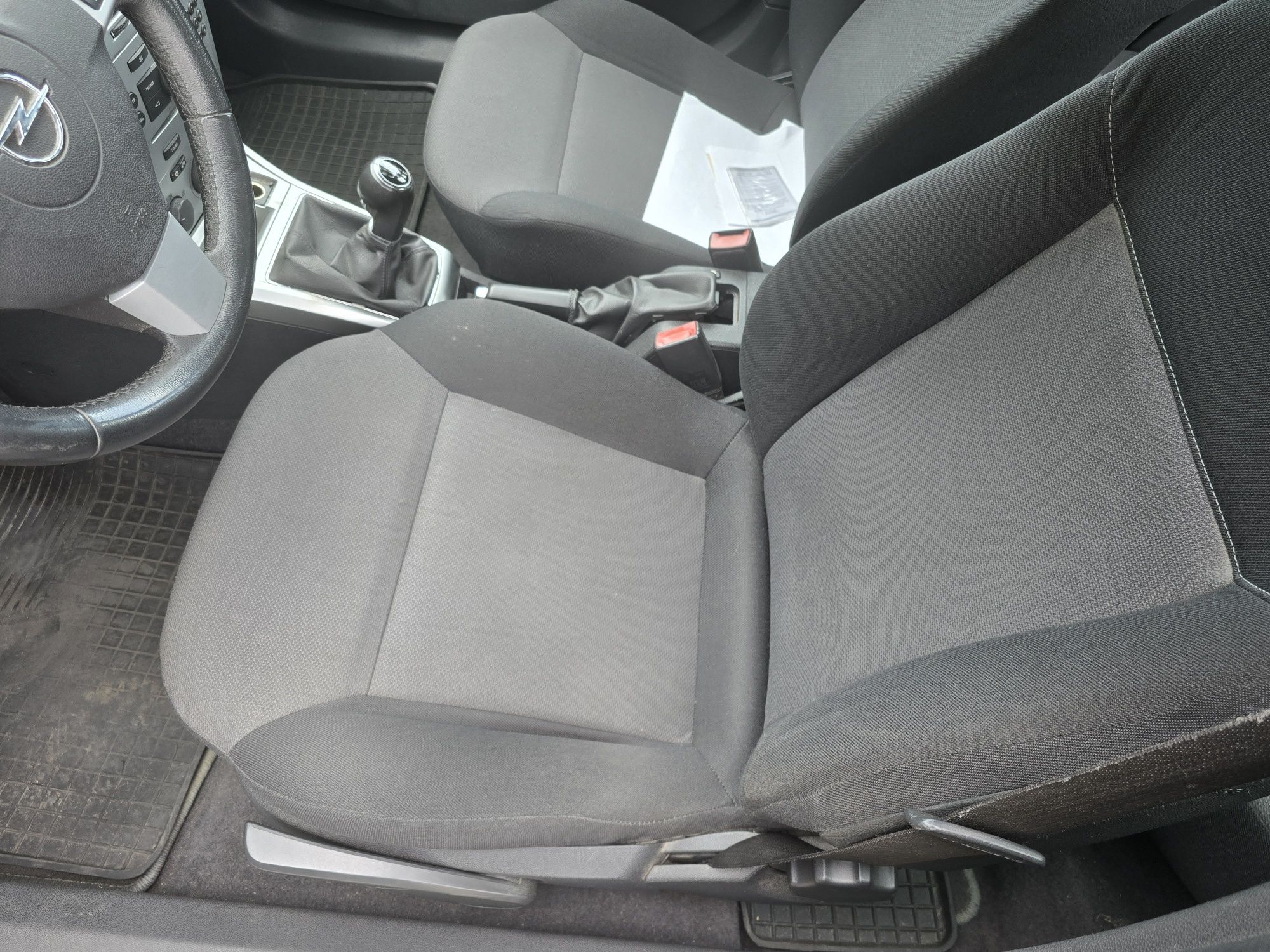 Opel Astra 2011 R 1.7 cdti fajne auto