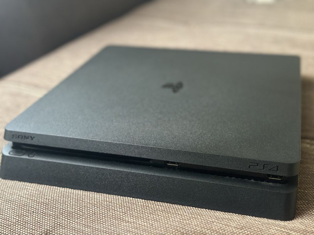 Продам Ps4 slim.Стан хороший +диски