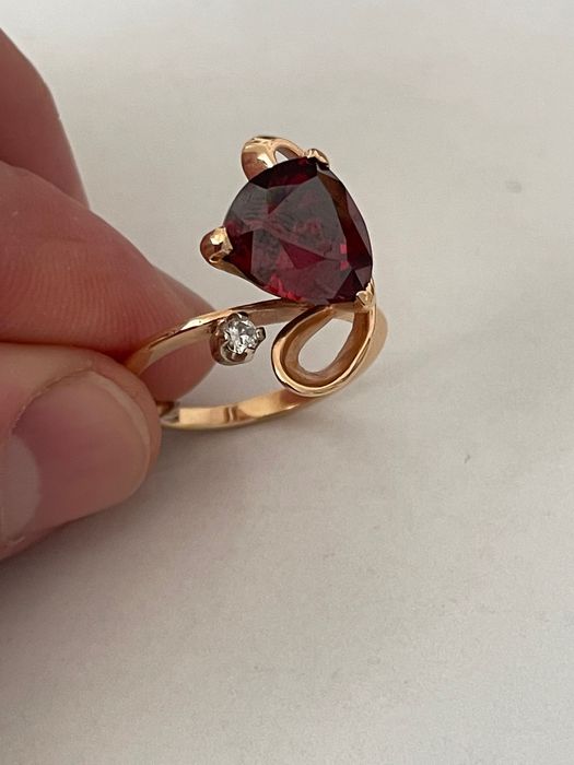 Продам кольцо из золота