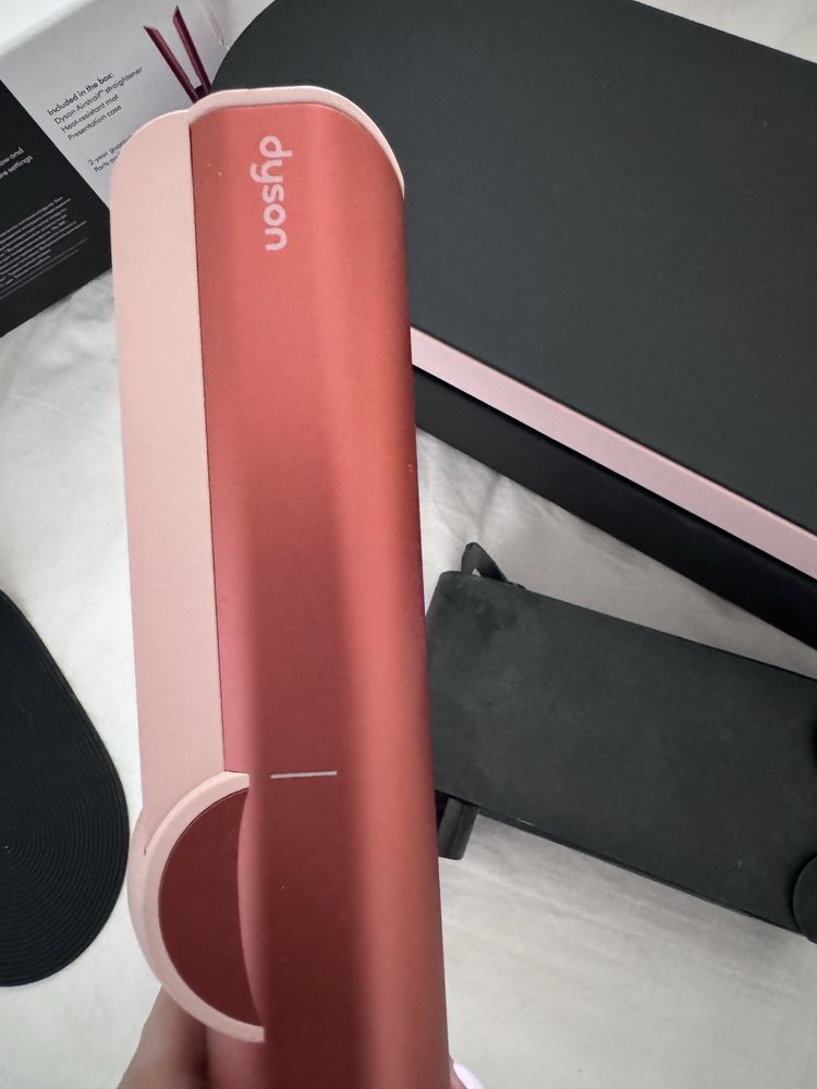 Dyson airstrait