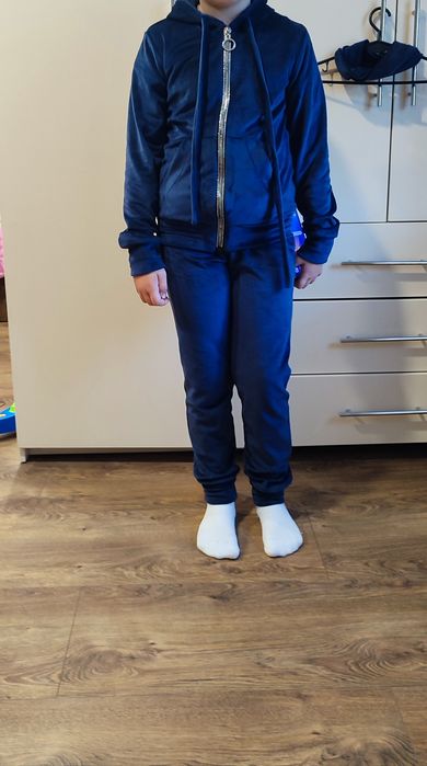 Спортивний вільветовий костюм.