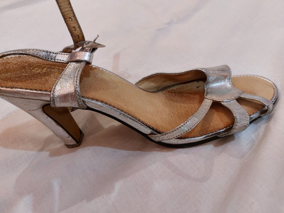 Продам босоножки