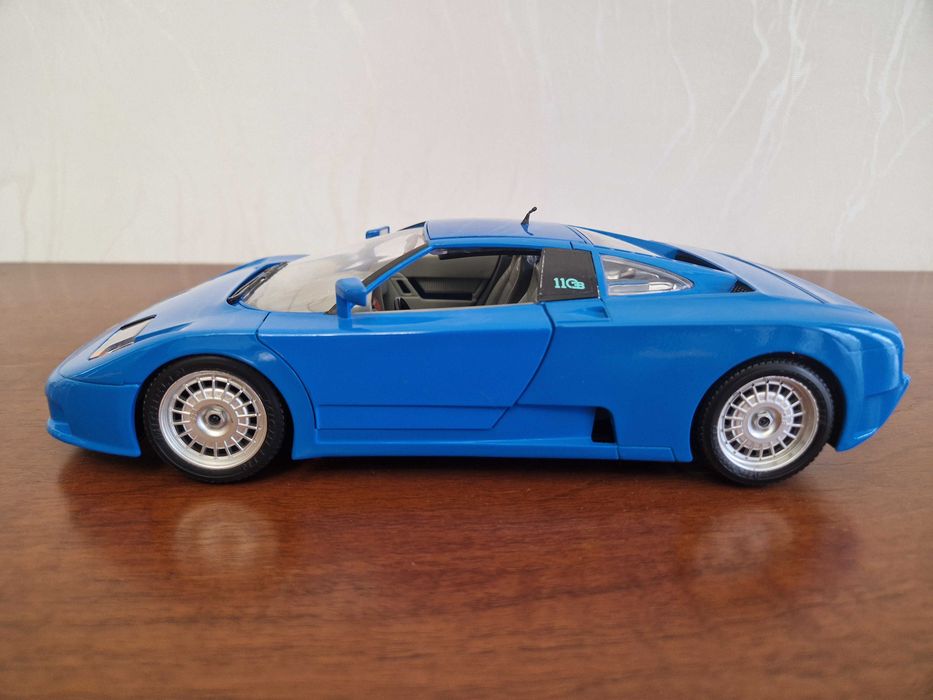 Лот №24 . Bugatti EB110. 1/18.Bburago