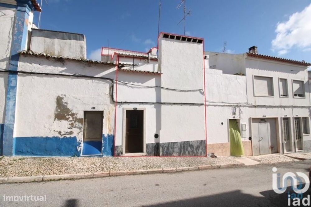 Casa tradicional T2 em Borba (São Bartolomeu) de 59,00 m2