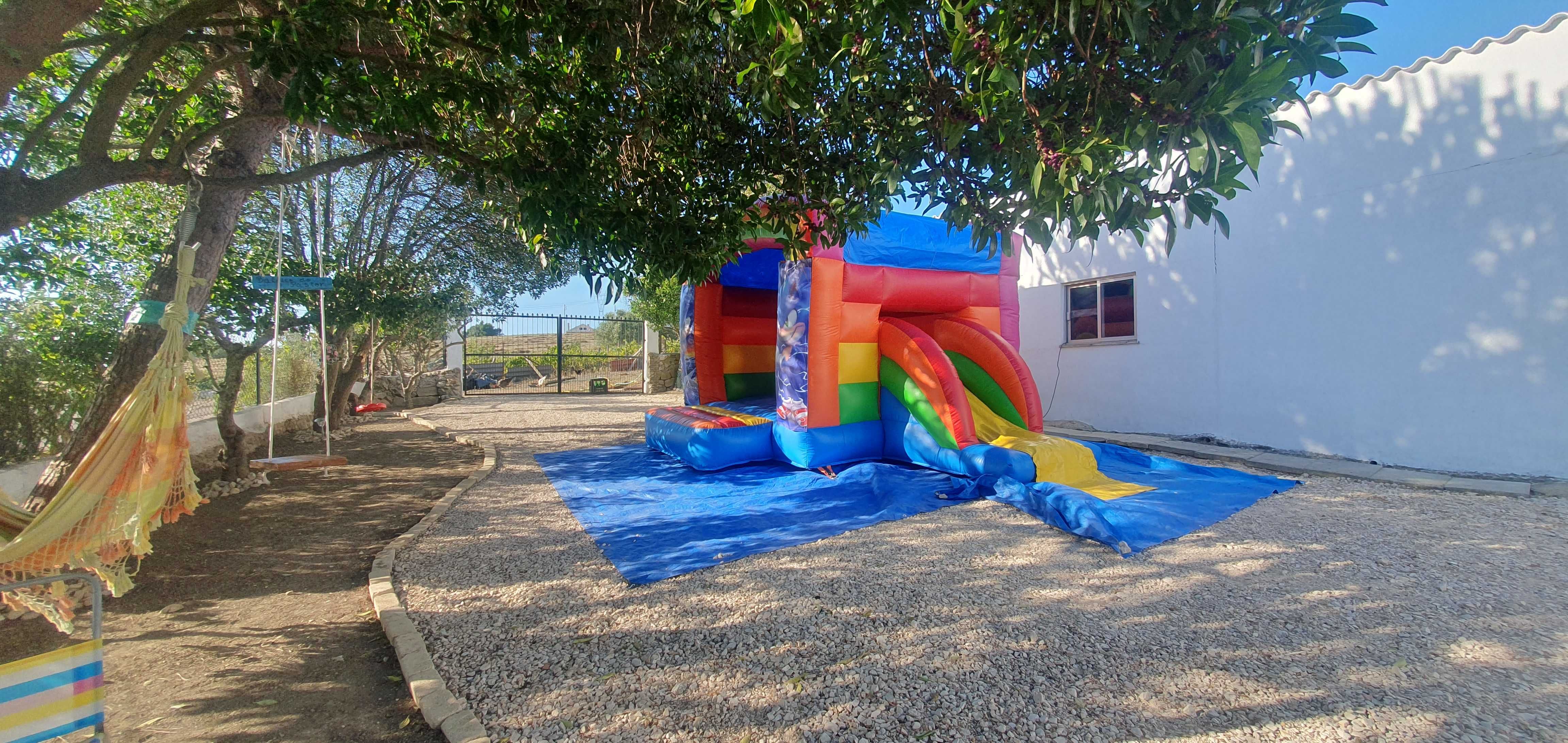 Espaço privado com zona interior e exteriror para festas e eventos