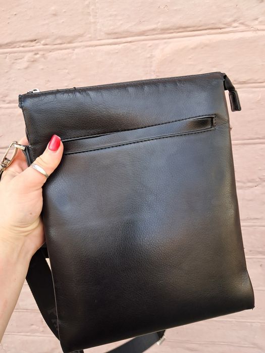 Продам чоловічу шкіряну сумку polo, достатньо вмістка, має 4 великі ки