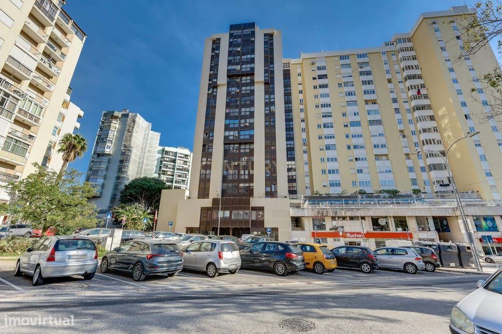 Apartamento T3 em Miraflores