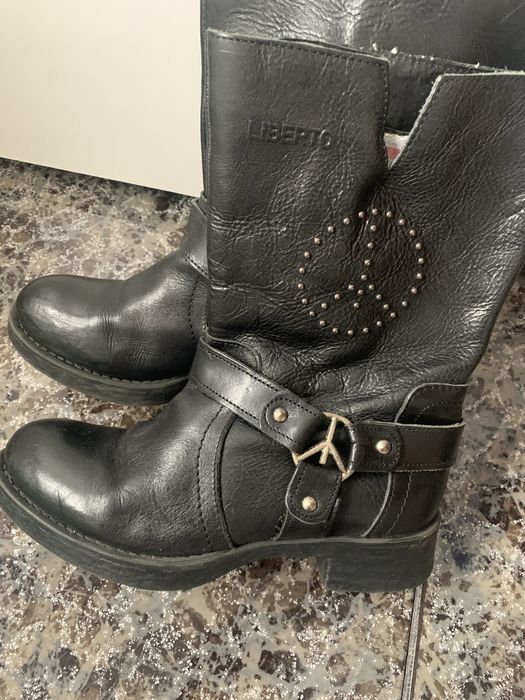 Botas meio cano/ pele