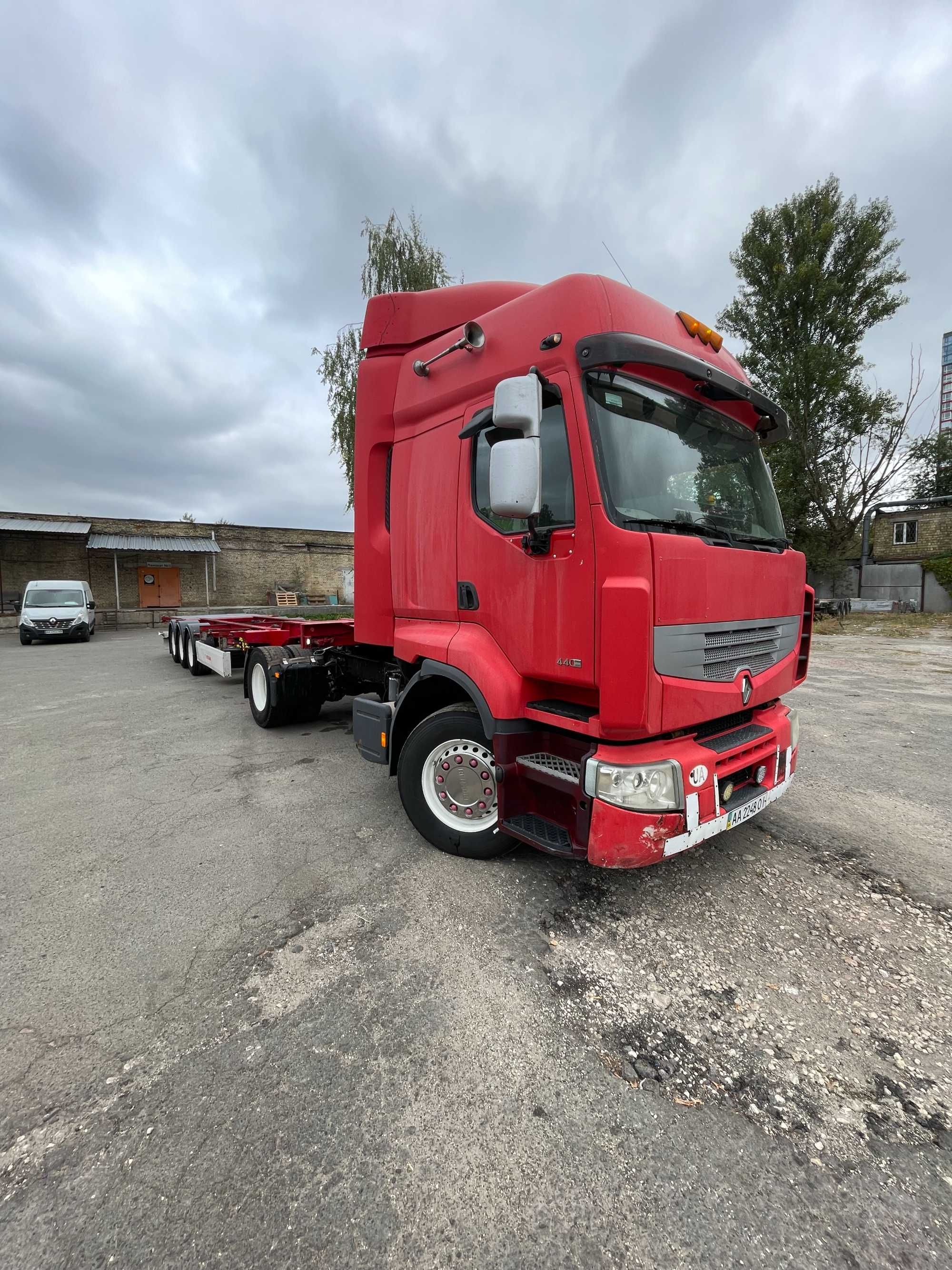 Renault Premium + контейнеровоз