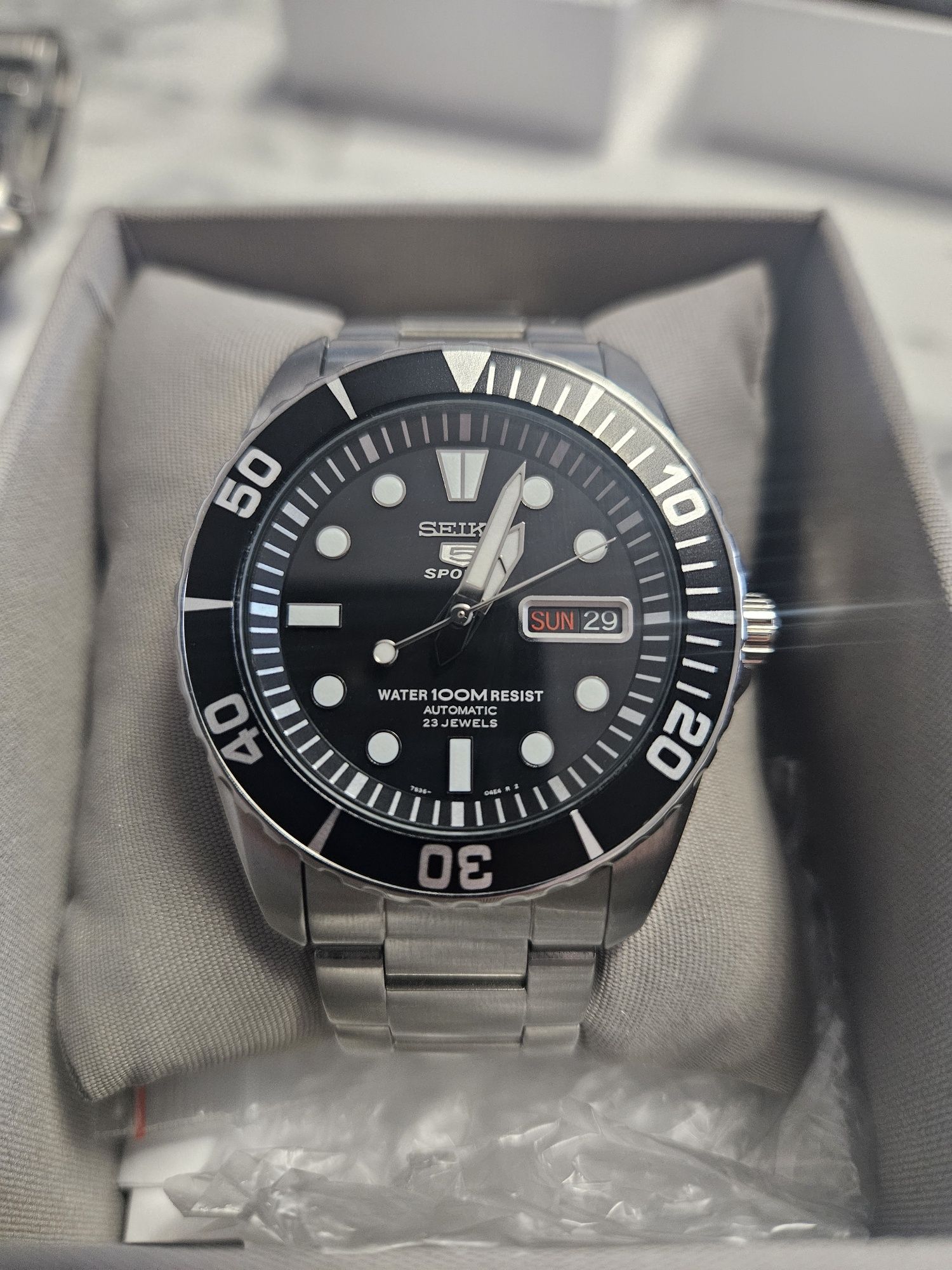 NOWY SEIKO 5 sports - SNZF22J1 (seiko submariner)
Koperta ze stali nie