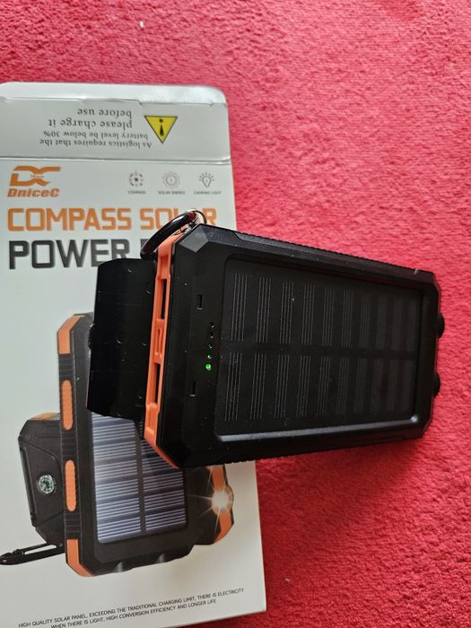 Power bank 10000mAh z solarem,  latarką i kompanem