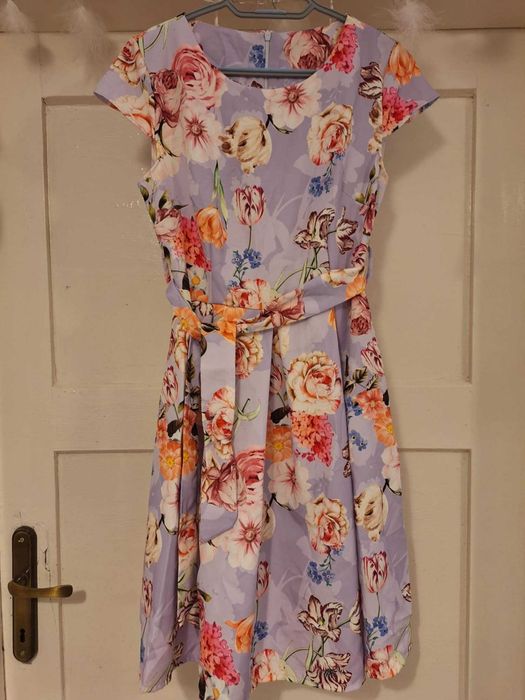 Cudna kwiecista sukienka.