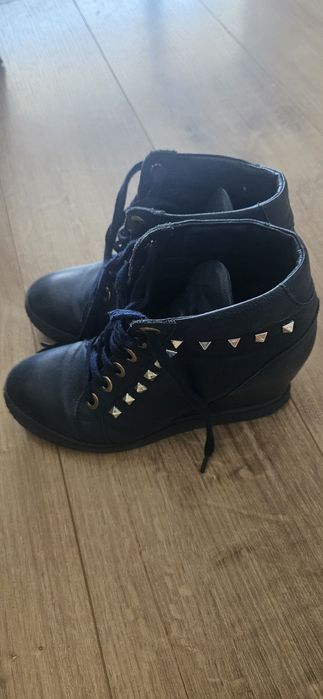 Buty na koturnie damskie