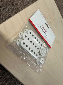 set akcesoriów Fender Pure Vintage 50's Strat Kit - eggshell white