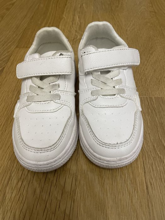 Кросівки білі на хлочика