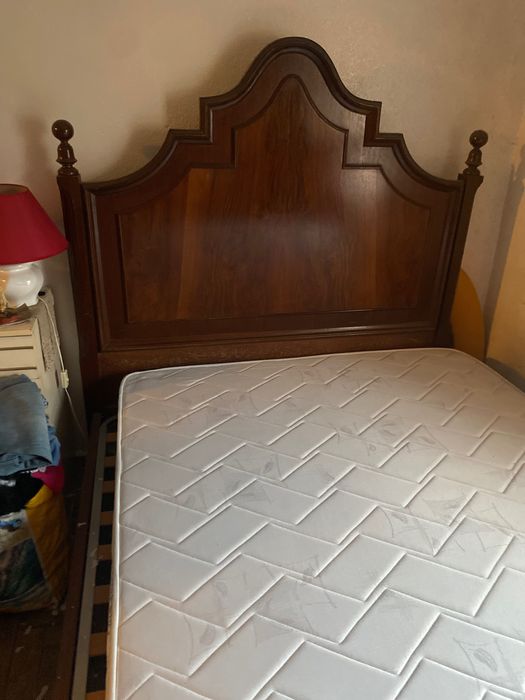 Cama de Casal - com Colchão de 1,80 *1,33