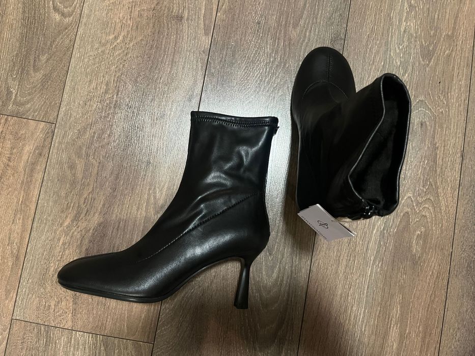 Чобітки жіночі нові Stradivarius