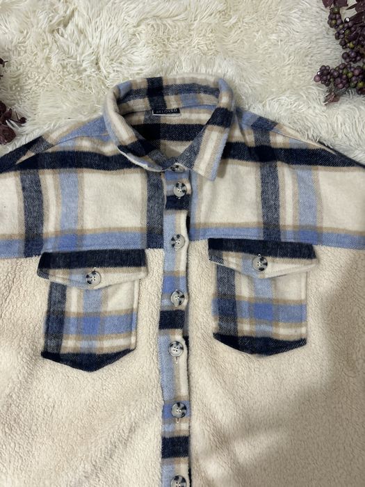 Ciepla kurtka z polaru L kremowa ciepla kurtka koszulowa