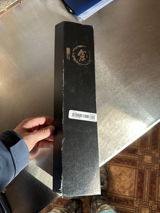 Nóż kuchenny japoński – stal młotkowana, drewniana rękojeść