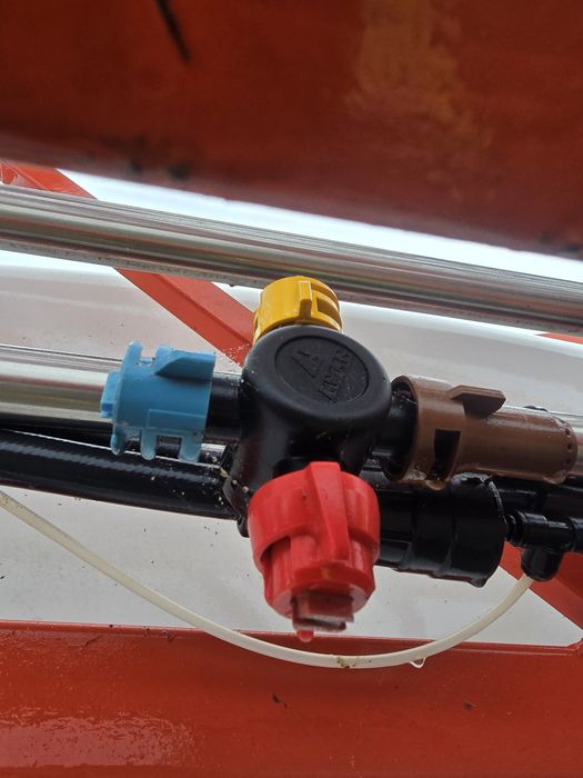 Opryskiwacz kuhn Top Rider ciągany 28m 3200L