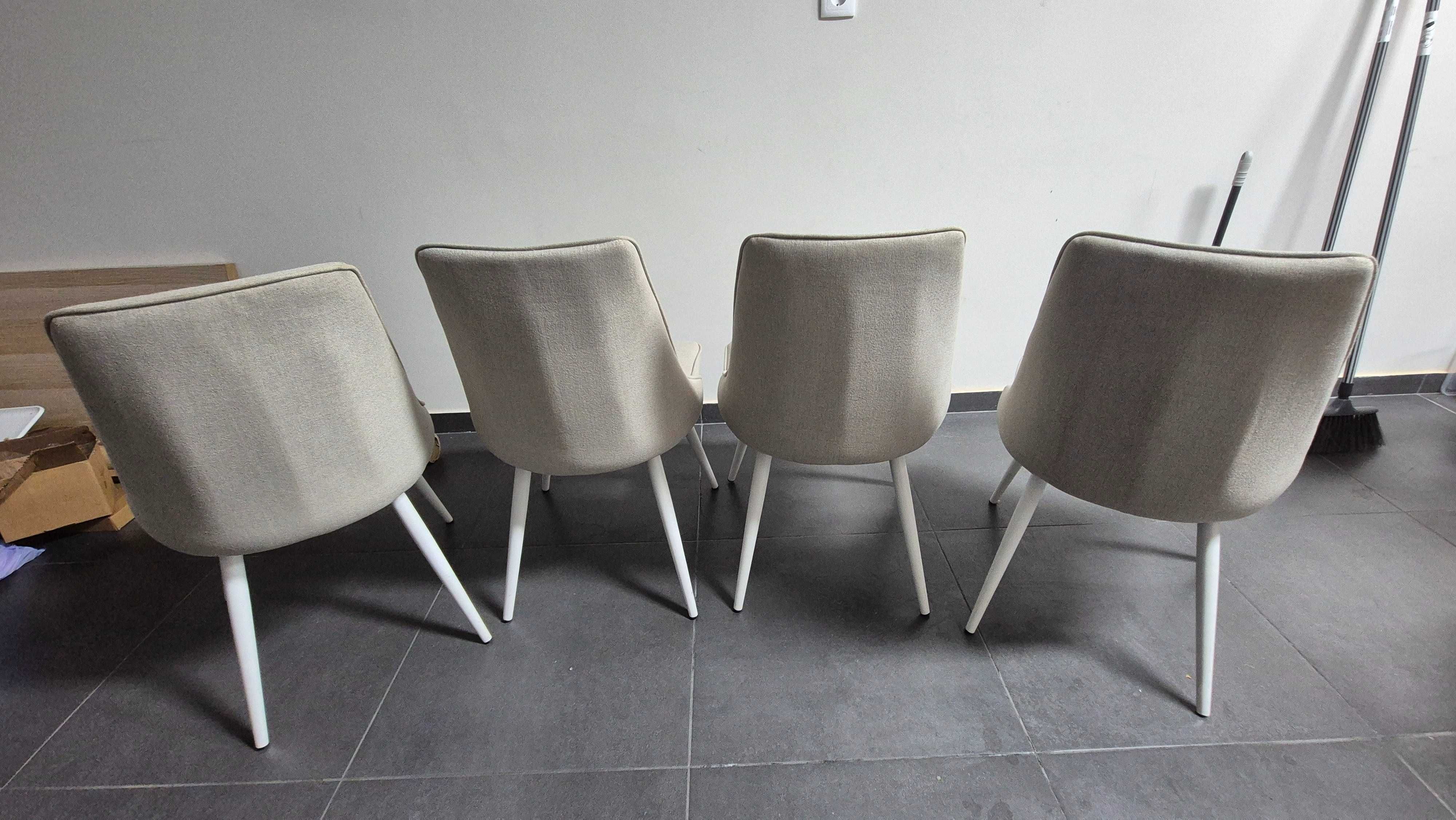 Mesa sala extensível e 4 Cadeiras