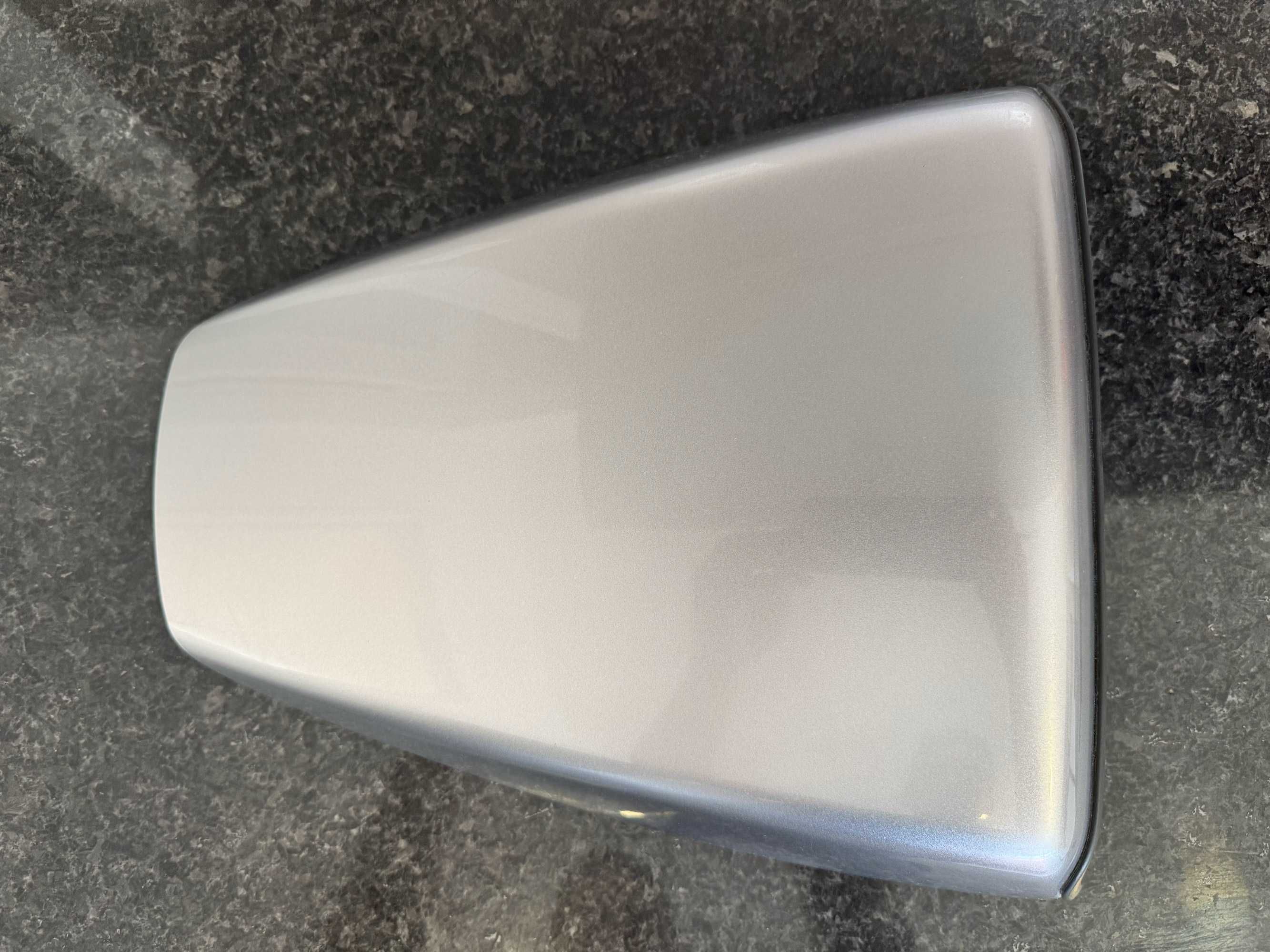 Capa de Assento Honda VFR800 VTEC (2002–2013) – OEM –Cinzento Metálico