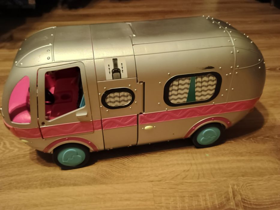 Camper LOL świeci trabi