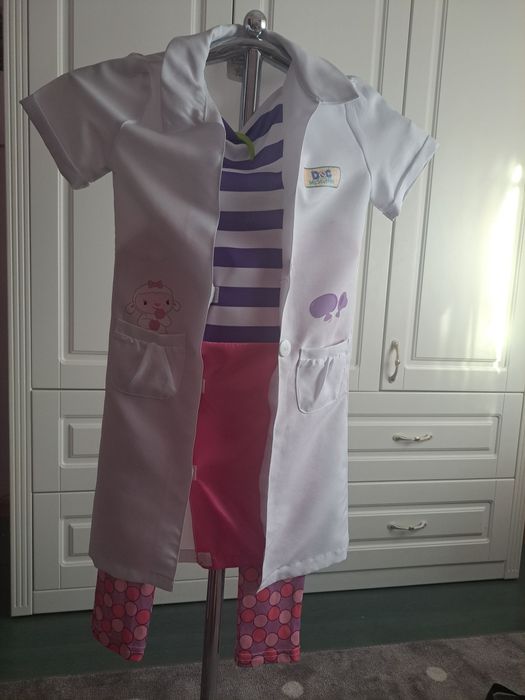 Костюм Доктора Плюшевой на 7-8 лет.