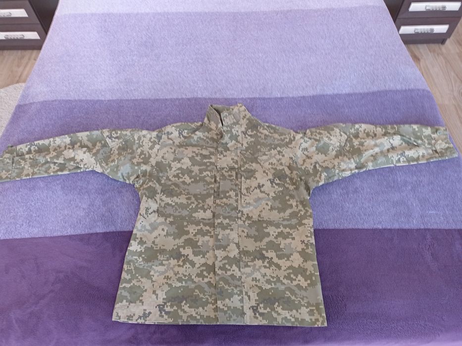 Продам куртку у відмінному стані