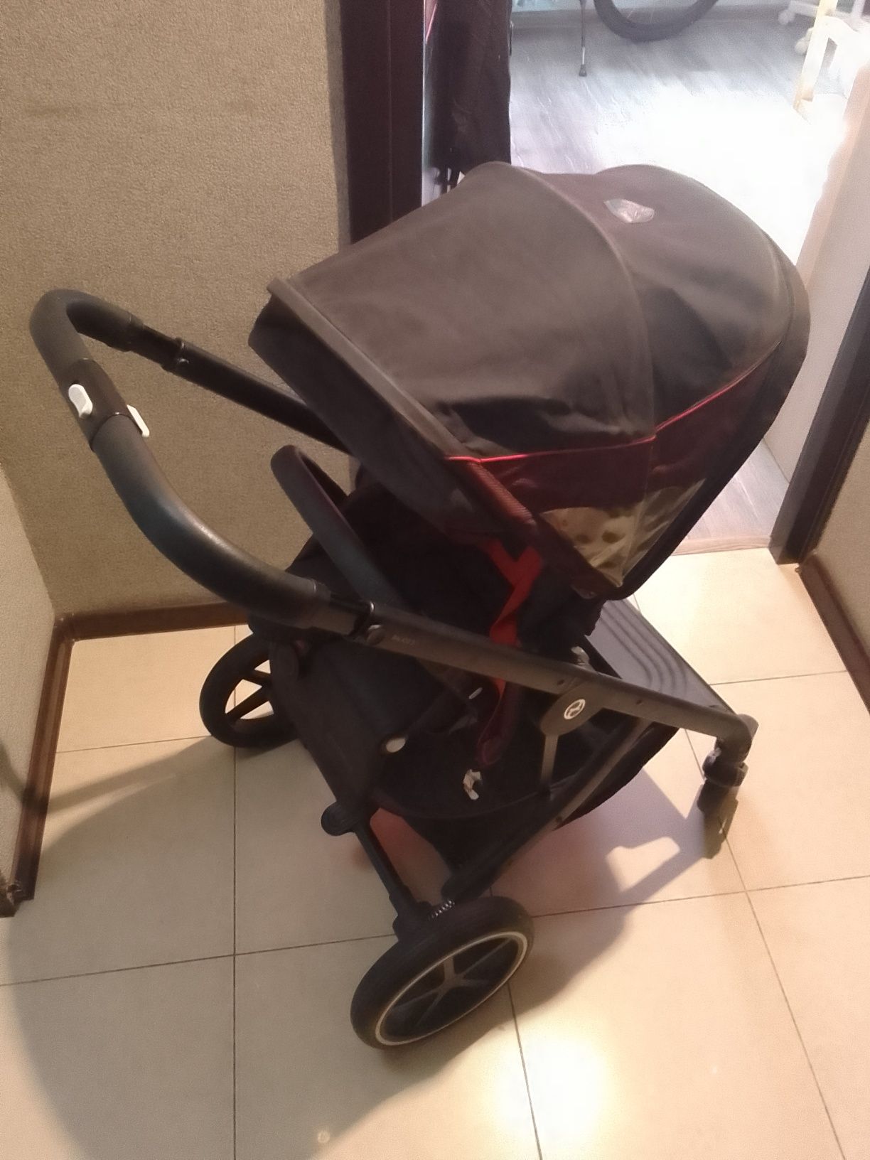 Wózek spacerowy Cybex wersja Ferrari.