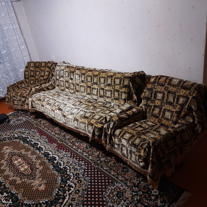 Покрывала б/у на диван и два кресла