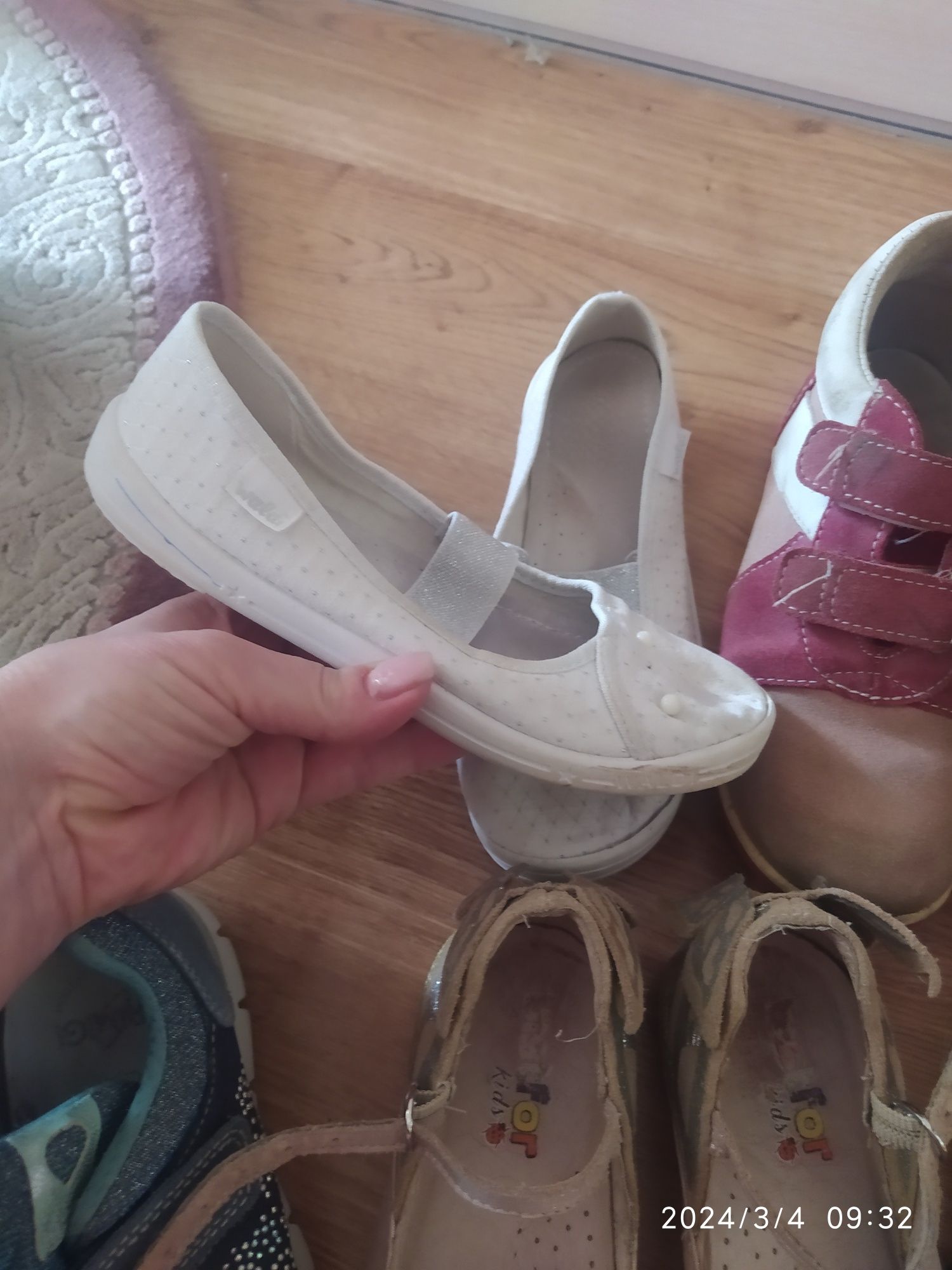 Взуття для дівчинки 31-33 розмір.