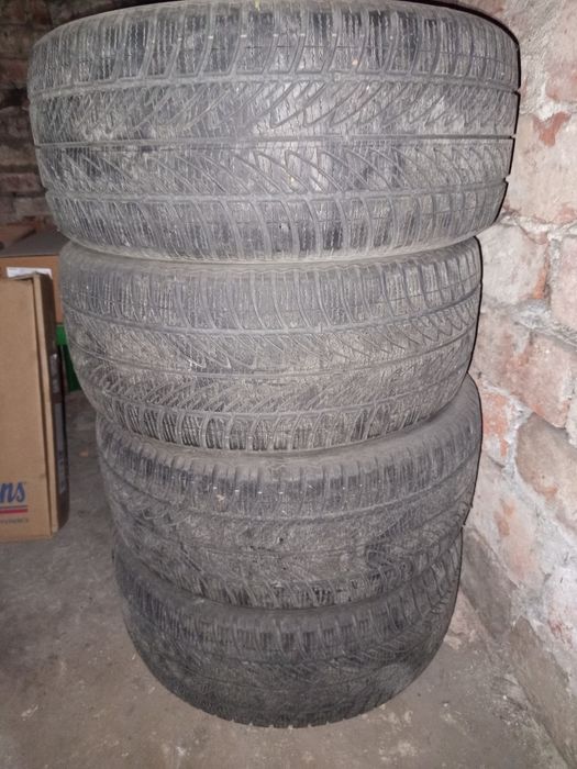 Opony zimowe Goodyear 17"