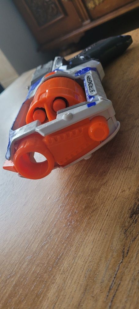 Nerf Strongarm N-Strike Elite 2+1 gratis