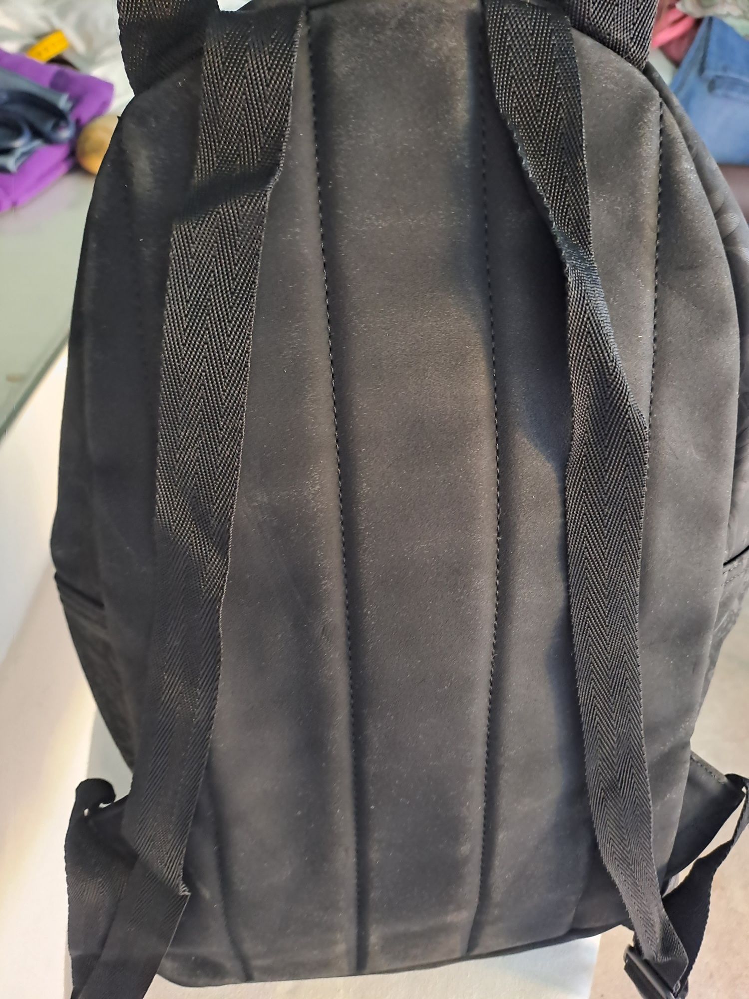 Mochila preta marca Desigual