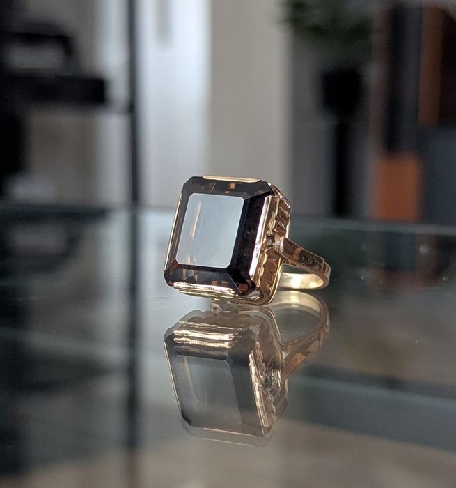 Piękny Złoty Pierścionek z Kwarcem Dymnym p. 585