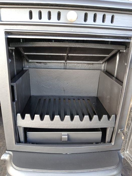 Vendo salamandra a lenha, de ferro fundido. Completamente nova.