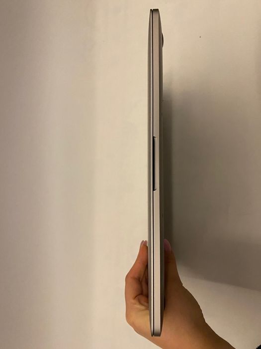 MacBook pro 13 M1 2020 8/256gb відмінний стан