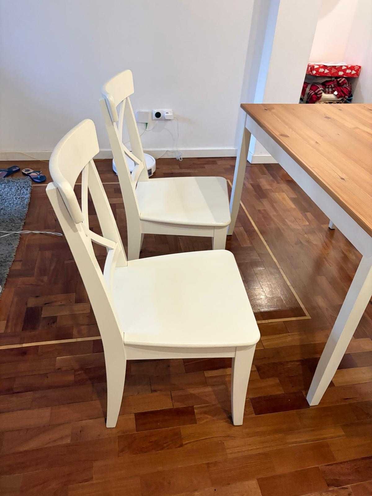 Mesa de Jantar + 4 Cadeiras