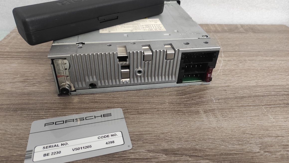 radio 911 PORSCHE 996 / 964 944 / 928 986/ 993 BECKER CDR-21 210 +Etui