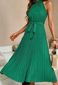 Elegancka sukienka midi plisowana